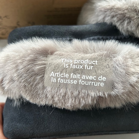 Manitobah Mukluks - Moccasins - Picture 6 of 8